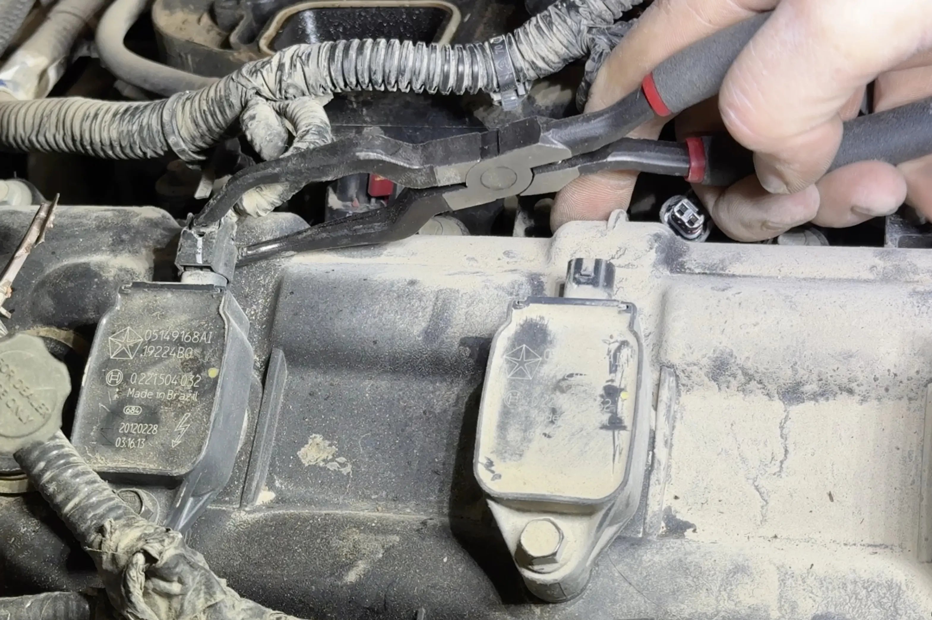 Pince pour connecteurs électriques de voitures, camions et véhicules lourds